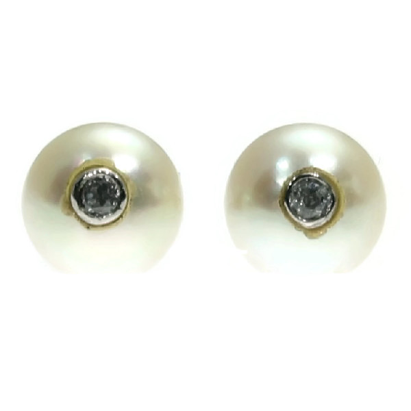 Full pearl earstuds with brilliant in center
